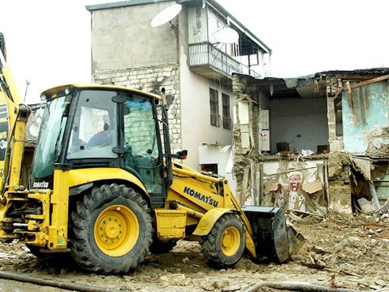  Bakının daha bir ünvanında söküntü - Sakinlərə 700 manat kirayə pulu və mənzillər veriləcək 