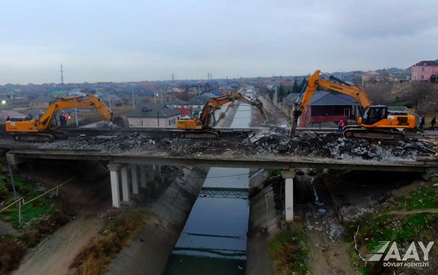  Qəzalı körpünün söküntüsünə başlanıldı - VİDEO/FOTO 