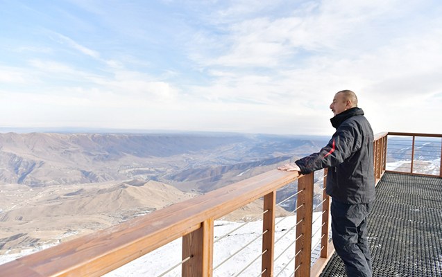  Prezident ailə üzvləri ilə Şahdağ Turizm Kompleksində  